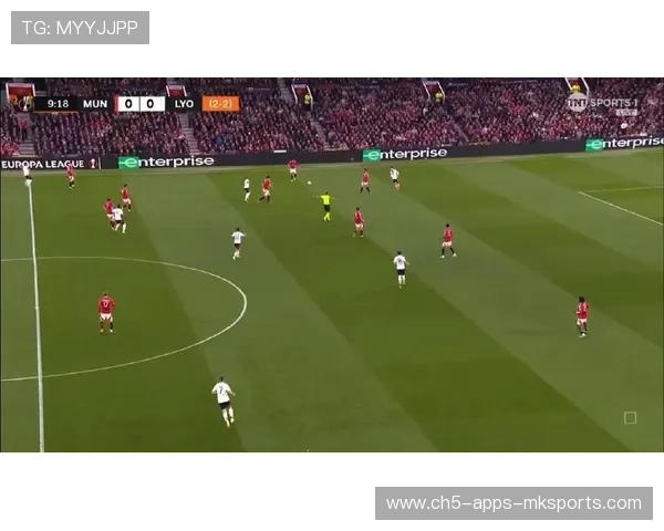 曼联边路传中精准，加纳乔抢点被封